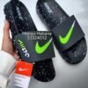 Chancletas Nike negras logo verde