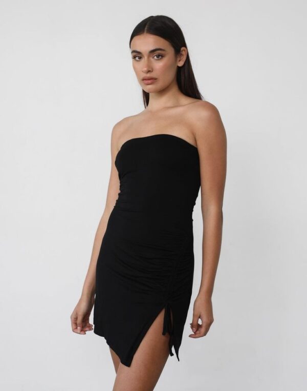 VESTIDO NEGRO ESTRAPLE BRESKA VBK443