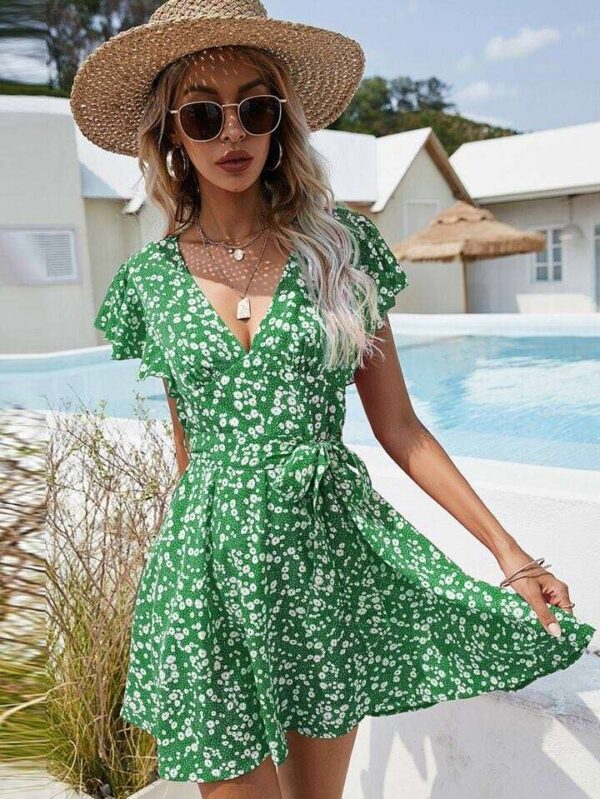 VESTIDO VERDE DE FLORES BLANCAS CON VUELO VSVFFF.