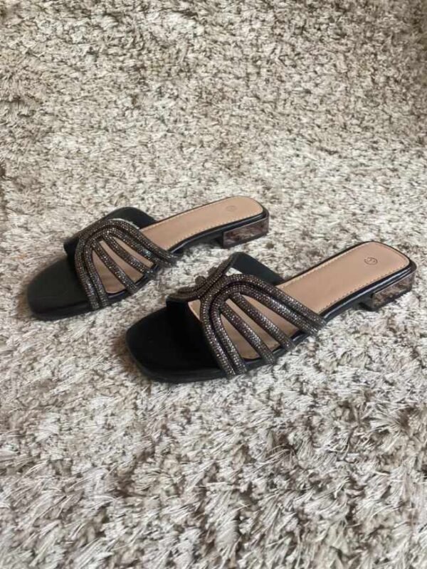 Sandalias Negras con Taconcito