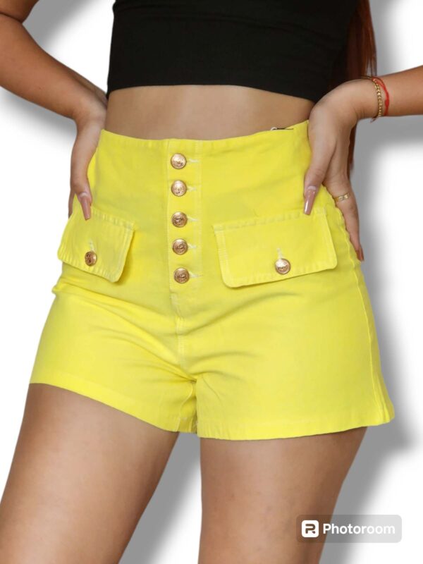 SHORT AMARILLO BOTONES DORADOS