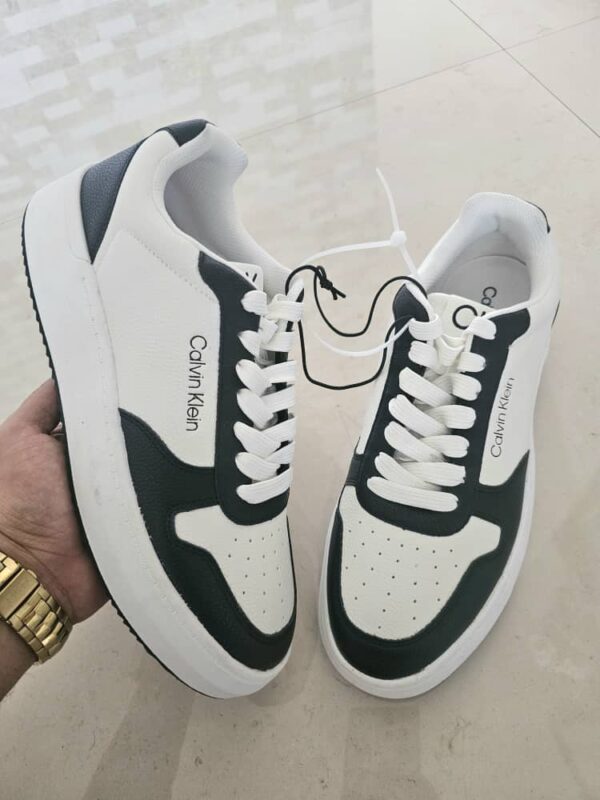 TENIS BLANCO Y NEGRO CALVIN KLEIN TNBN