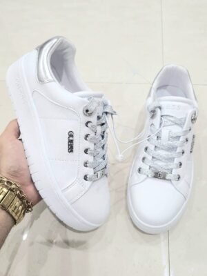 TENIS BLANCOS GUESS TNB17