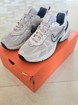 TENIS GRIS NIKE TNGN1