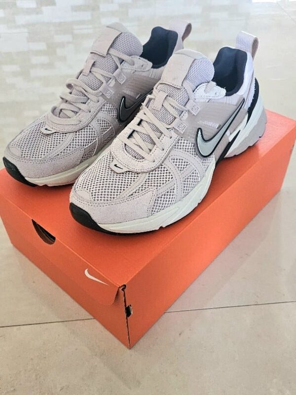 TENIS GRIS NIKE TNGN1