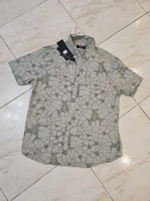 CAMISA VERDE FLORES BLANCAS CMS44