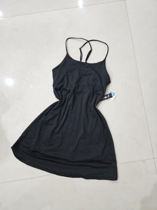 VESTIDO NEGRO DE TIRANTES VTD44