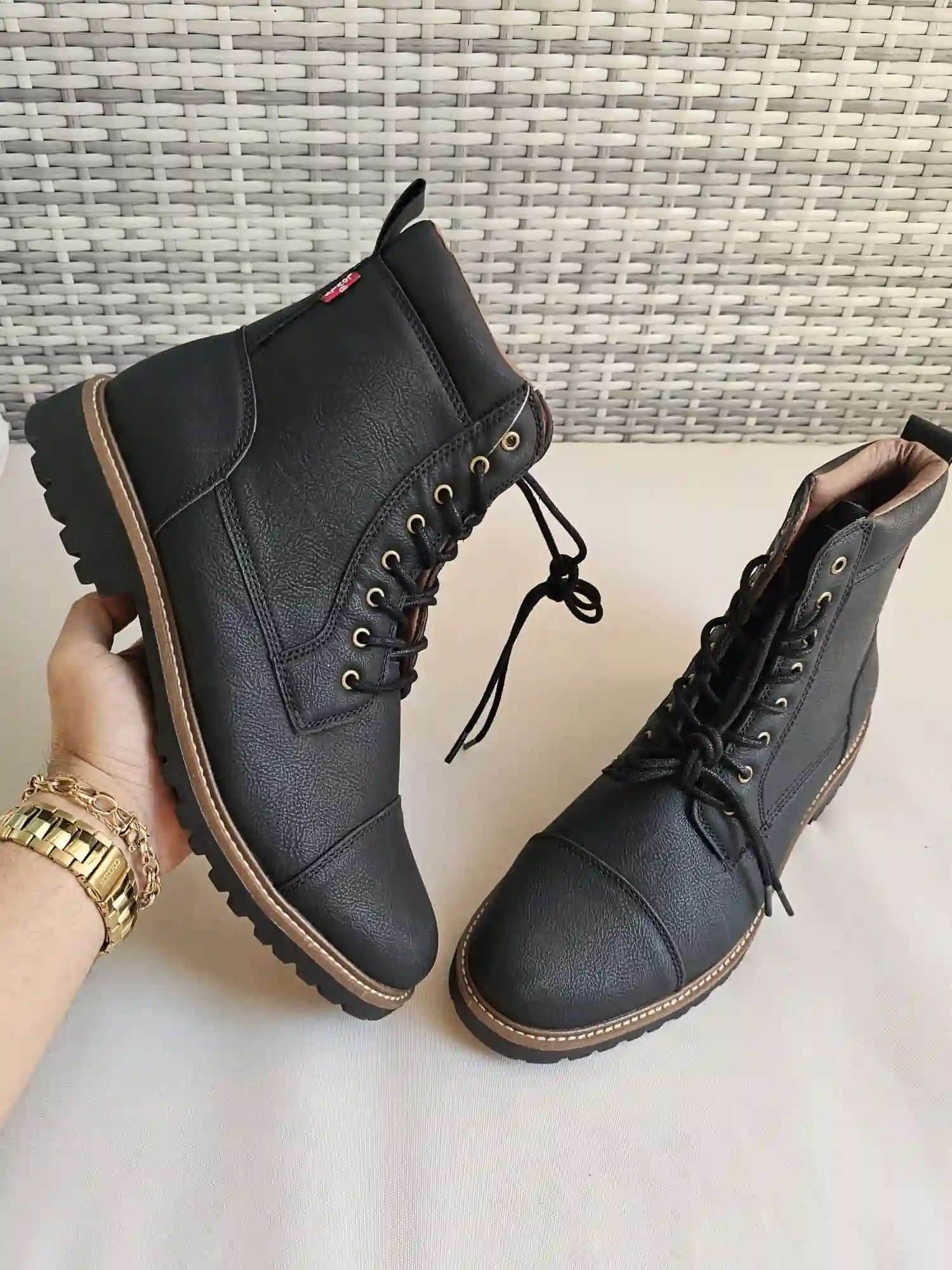 BOTAS NEGRAS BTS43