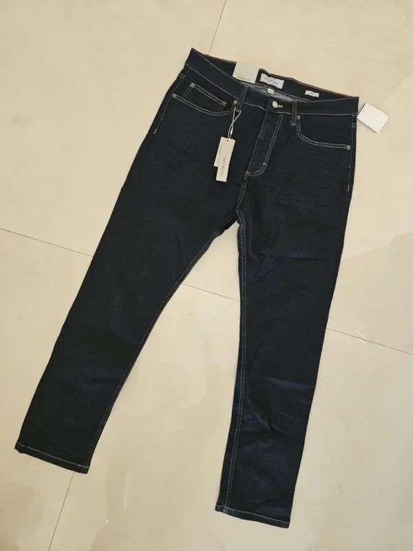 PANTALÓN DE HOMBRE DE MEZCLILLA CALVIN KLEIN PTN51