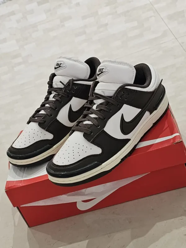 TENIS BLANCOS Y NEGROS NIKE TN31