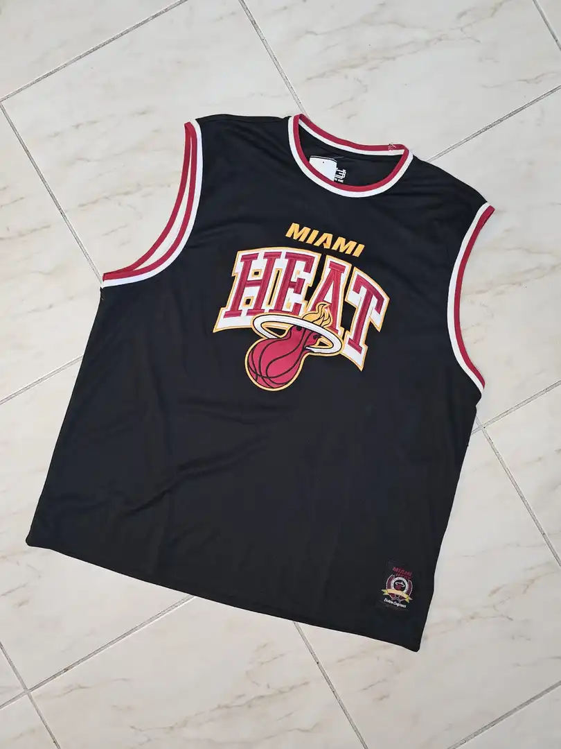 CAMISETA NEGRA MIAMI HEAT CMST20