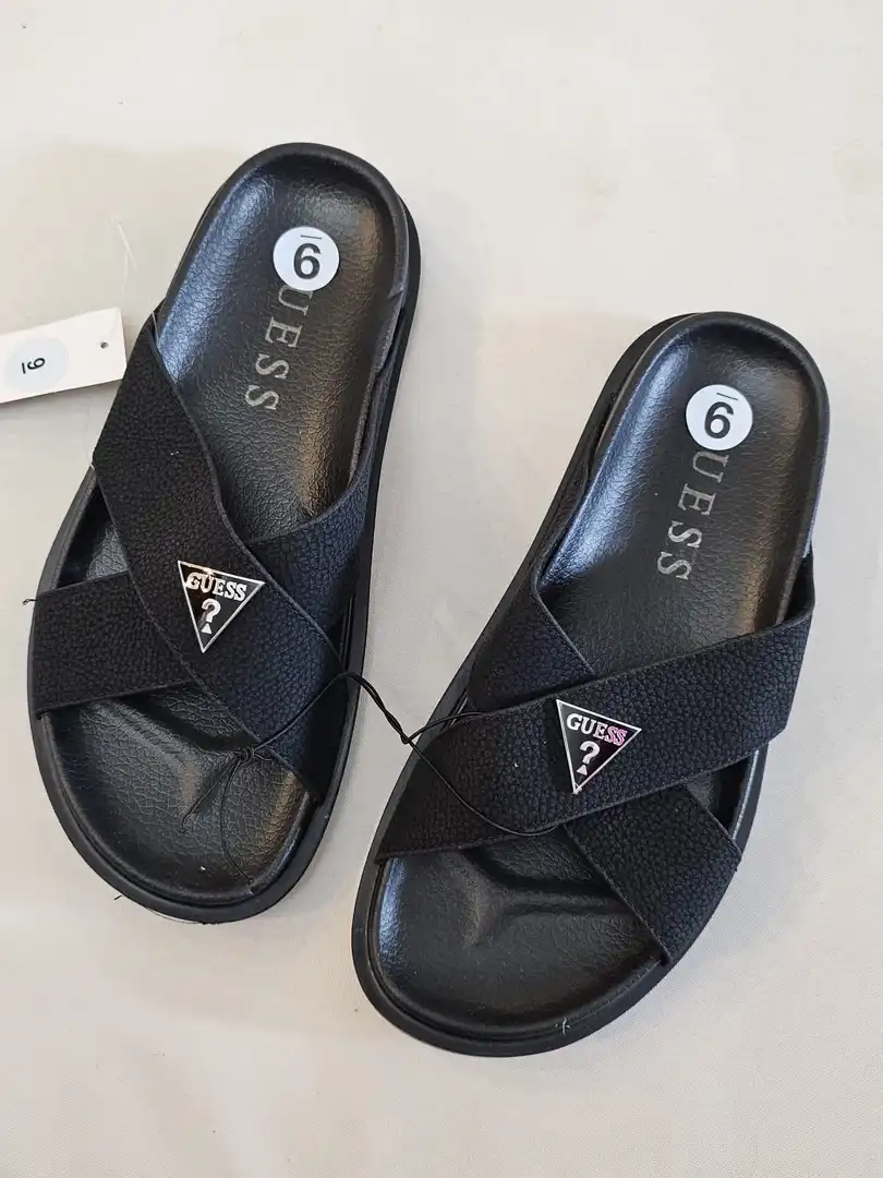 CHANCLETAS GUESS NEGRAS CHT34