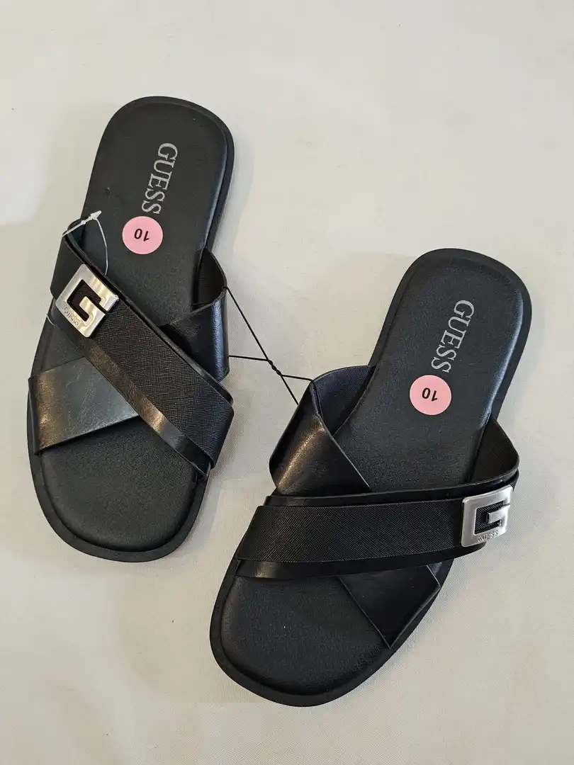 CHANCLETAS GUESS NEGRAS CHT35