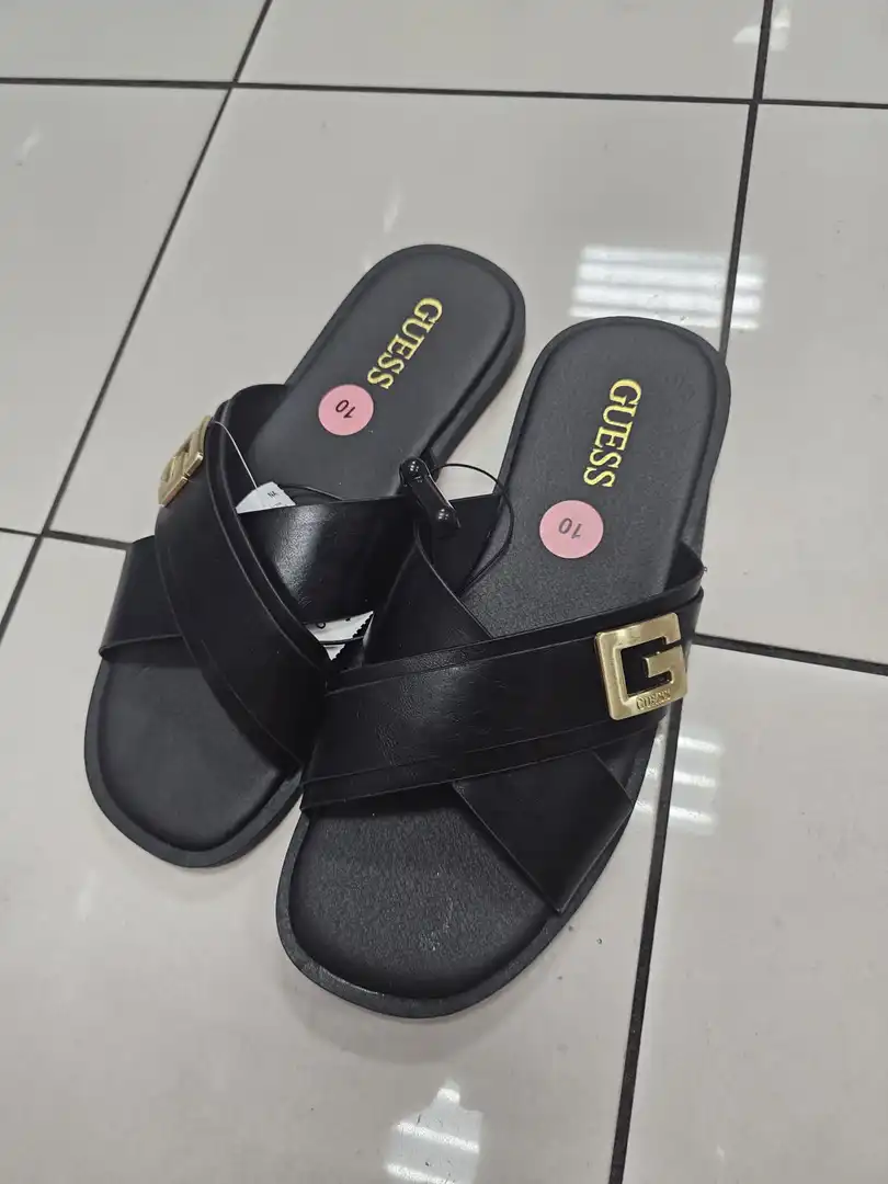 CHANCLETAS GUESS NEGRAS CHT37