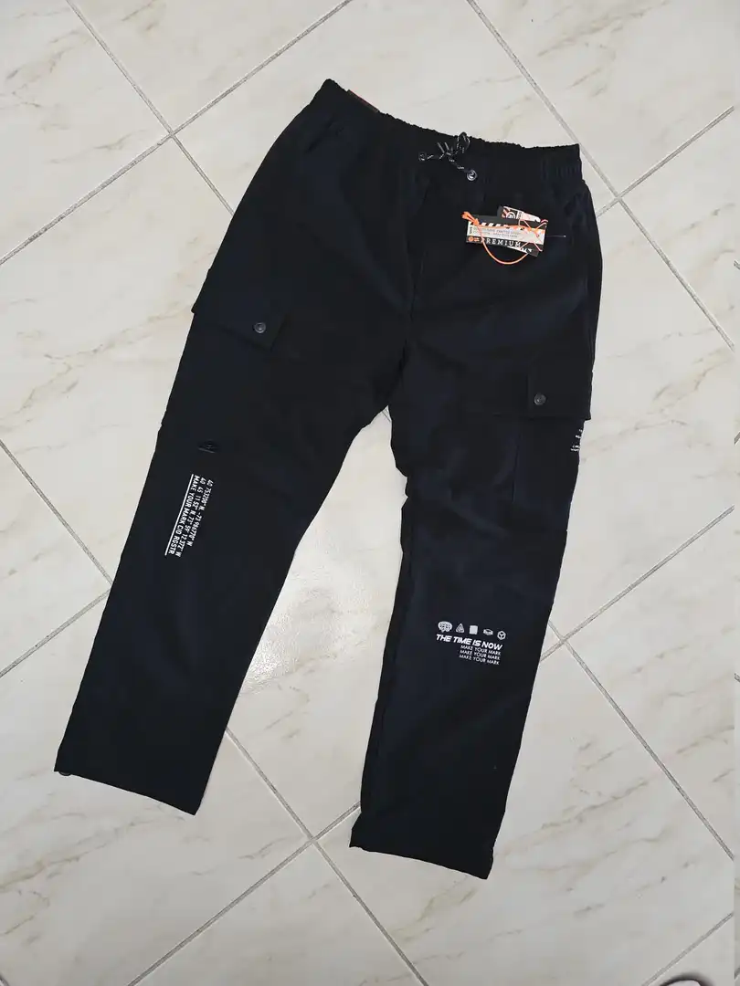 JOGGER NEGRO DE HOMBRE JGG19