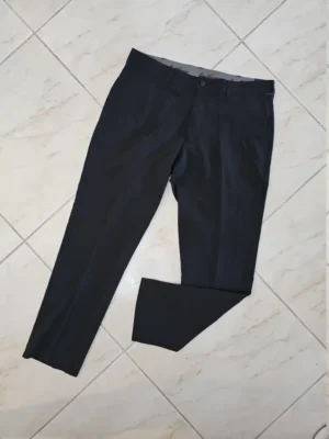 PANTALÓN NEGRO DE HOMBRE PTN60