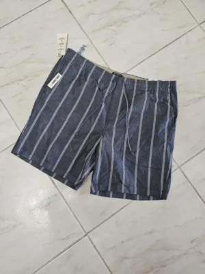 SHORT A RAYAS DE HOMBRE SHT73