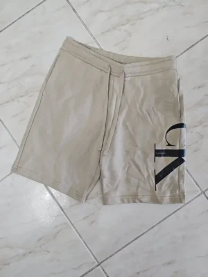 SHORT BEIGE CALVIN KLEIN SHT98