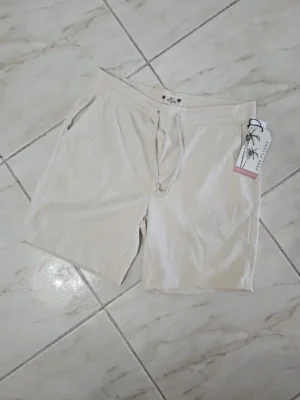SHORT BEIGE DE HOMBRE SHT79