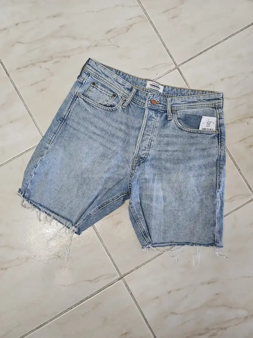 SHORT DE MEZCLILLA DE HOMBRE SHT77
