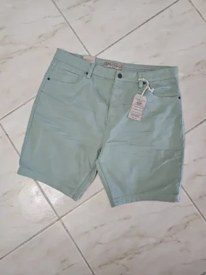SHORT VERDE DE HOMBRE SHT76