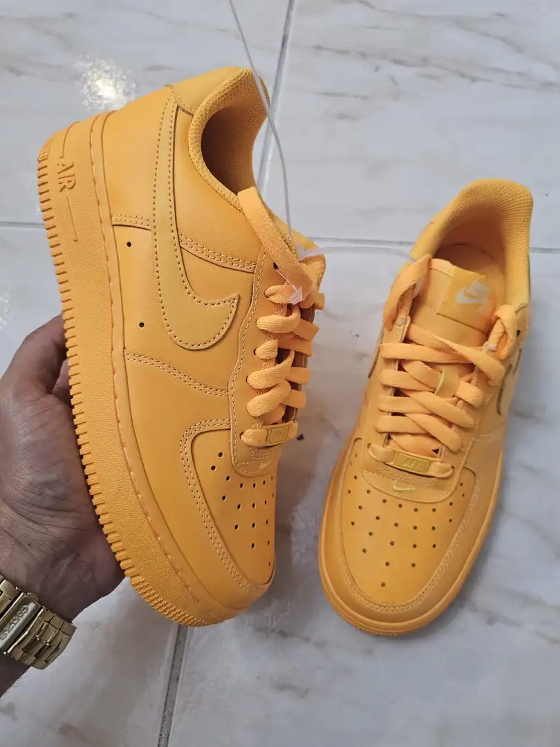 TENIS NIKE AMARILLOS TN39
