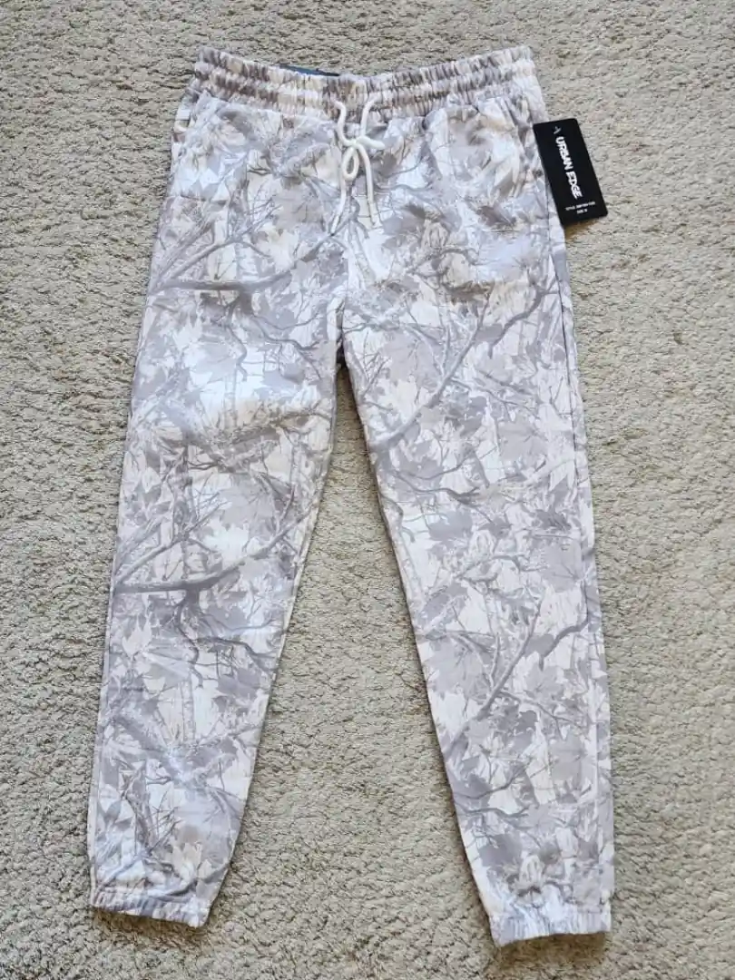 JOGGER BLANCO CON HOJAS JGG27