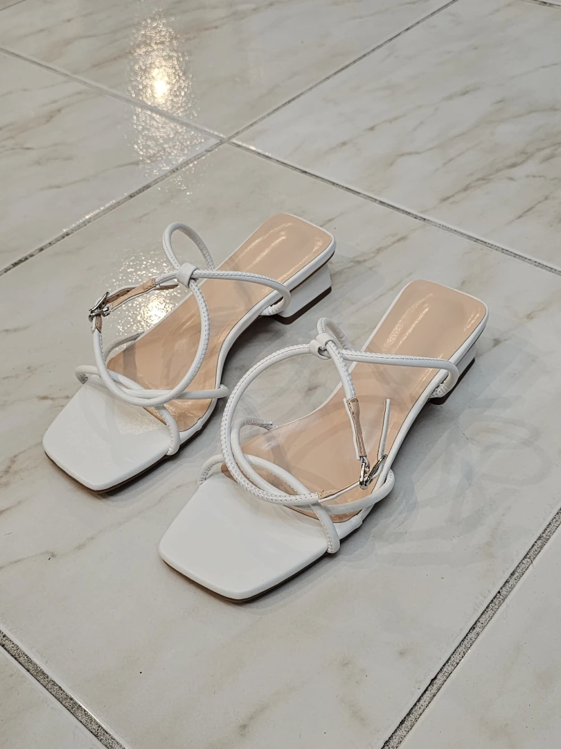 SANDALIAS BLANCAS SDL136