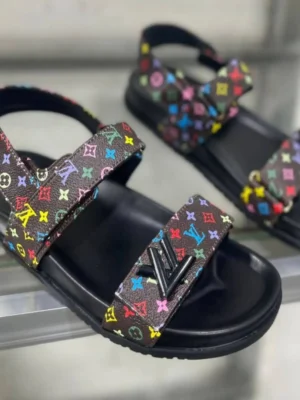 SANDALIAS LOUIS VUITTON NEGRAS ESTAMPADOS DE COLORES SDL112