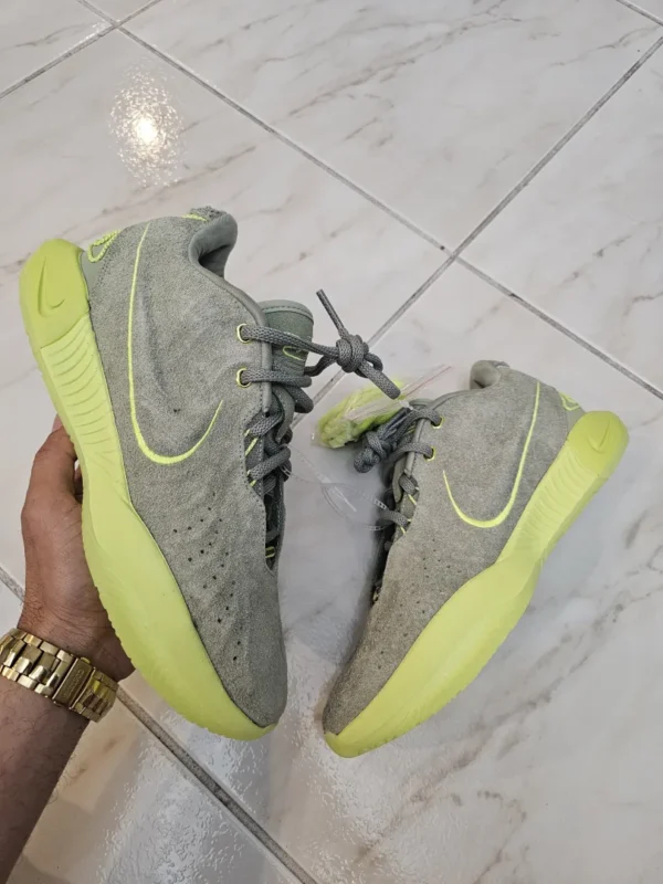 TENIS NIKE VERDES TN81
