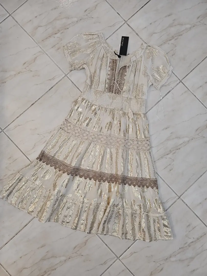 VESTIDO BLANCO CON FLORES DORADAS VTD219