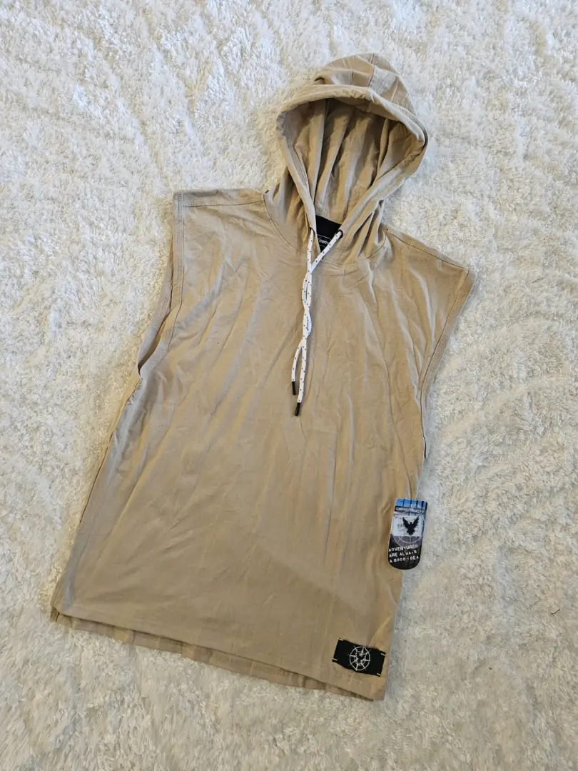 CAMISETA BEIGE CON CAPUCHA CMST35