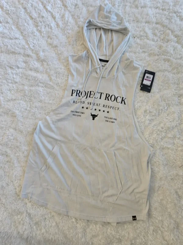 CAMISETA GRIS CON CAPUCHA CMST38