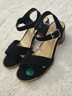 TACONES NEGROS TCN17