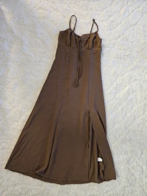 VESTIDO MARRÓN VTD239