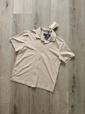 CAMISA BEIGE CMS168