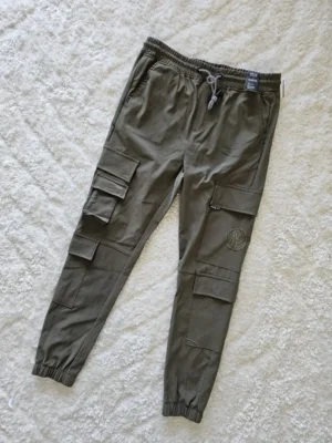 JOGGER VERDE PIPELINE JGG53