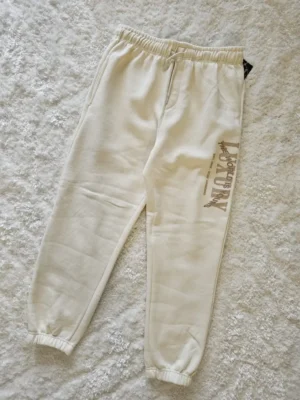 MONO BLANCO MN36