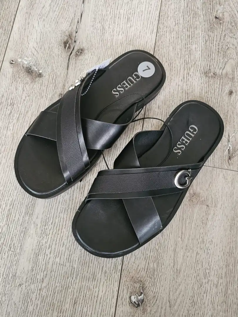 SANDALIAS NEGRAS GUESS DE HOMBRE SDL270