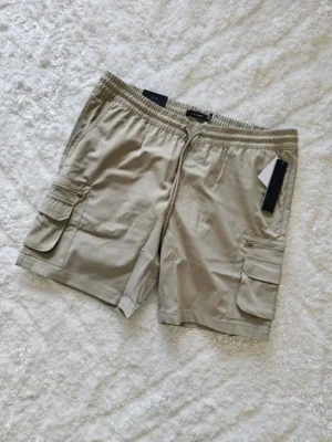 SHORT MARRÓN TAHARI SHT179