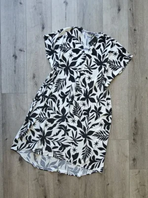 VESTIDO BLANCO HOJAS NEGRAS VTD346