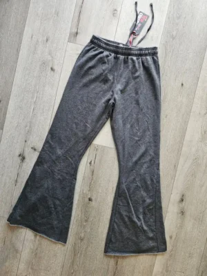 PANTALONETA GRIS PTNT22