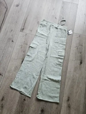 PANTALONETA VERDE PTNT18