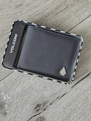 BILLETERA NEGRA VOLCOM BTR42