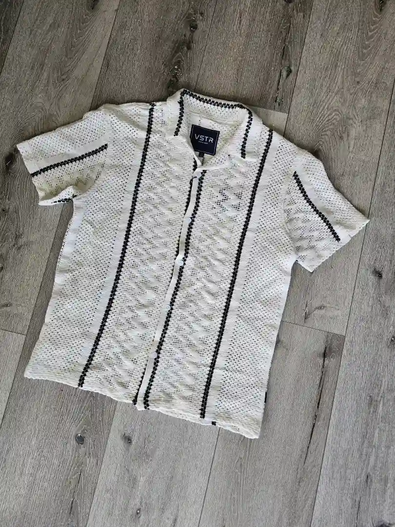 CAMISA BLANCA RAYAS NEGRAS CMS213