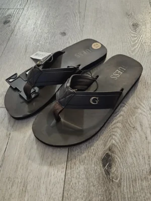 CHANCLETAS NEGRAS GUESS CHT57