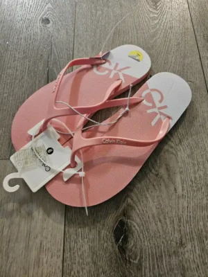 CHANCLETAS ROSAS CALVIN KLEIN CHT55