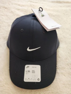 GORRA NEGRA NIKE GRA6