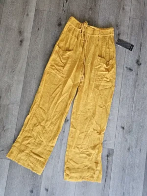MONO AMARILLO MN70