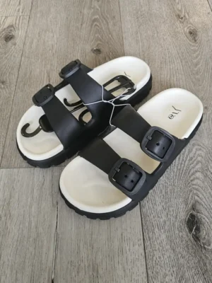 SANDALIAS NEGRAS BLANCAS SDL353